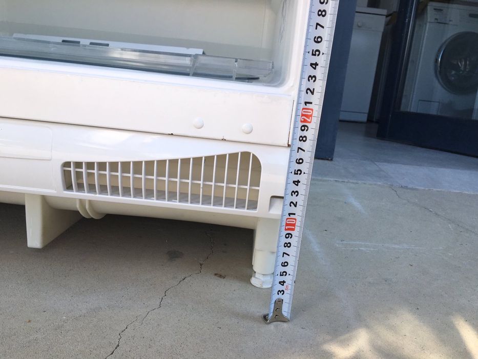 Малък хладилник за пълно вграждане с камера Gorenje 82 см