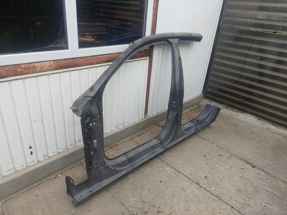 Cadru stanga Audi A4