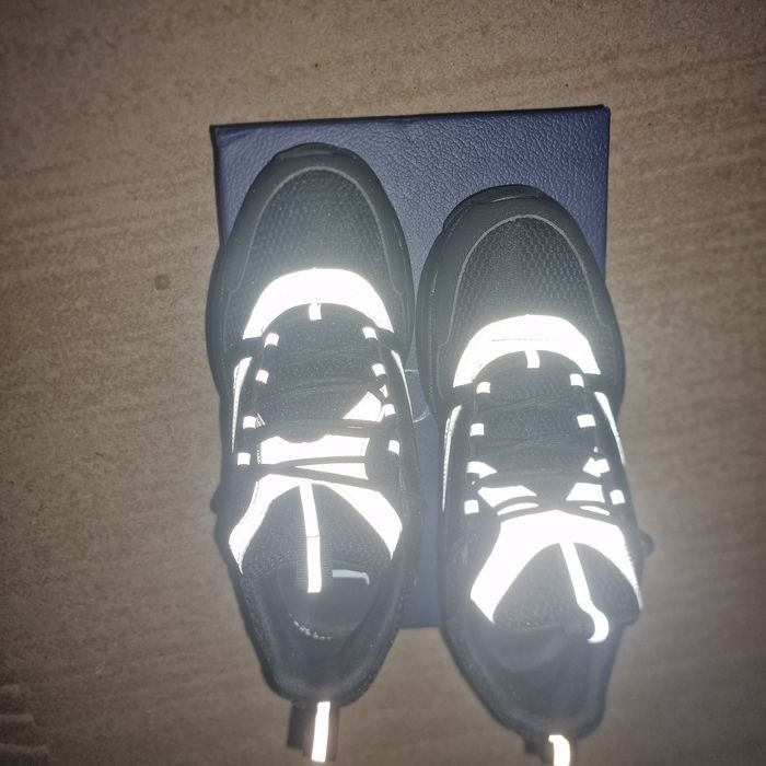 Dior b 22 black and white