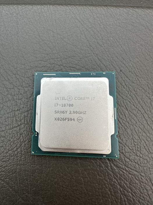 Процессор i7 10700 в идеальном состоянии
