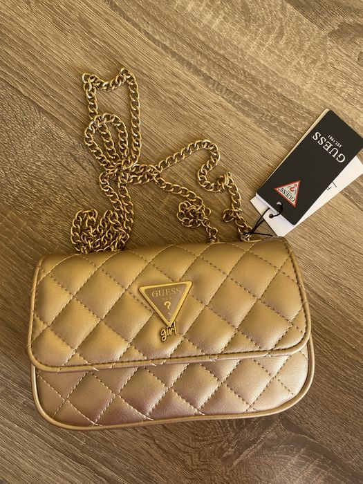 Оригинална нова чантичка Guess