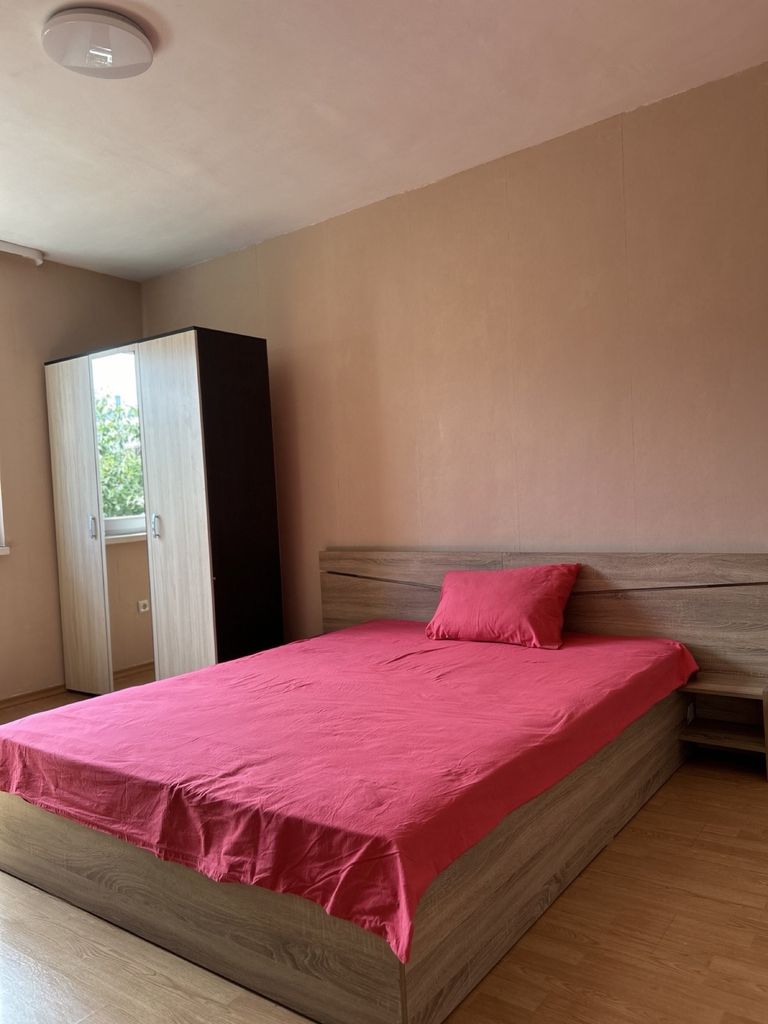 Дава се под наем Тристаен апартамент в Варна, Левски - 65 кв.м за 510 € - Снимка #1