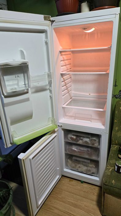 Хладилник с фризер