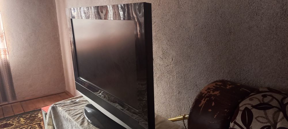 Televizor sotiladi