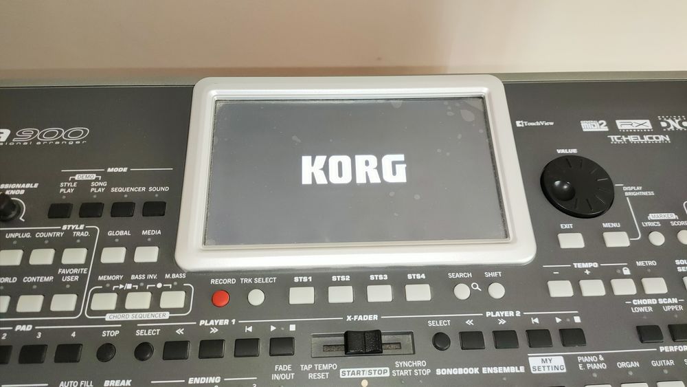 Професионален клавир KORG Pa900