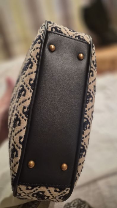 Оригинална чанта Guess