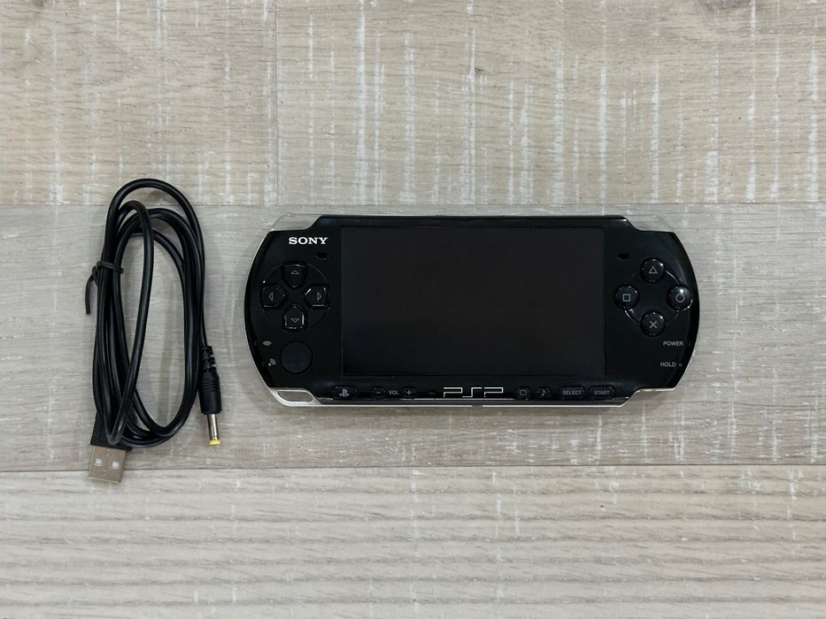 Sony PSP 3004 + нова батерия + кабел за зареждане + 28 игри