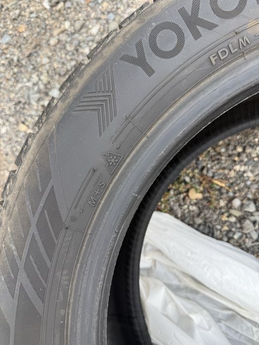 215/55 R17 зимние шины YOKOHAMA
