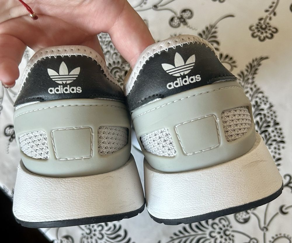 Adidas 39 ти номер чисто нови са 48лв