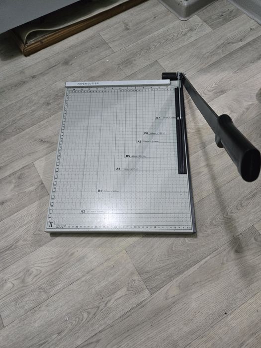 Продам резак для бумаги.