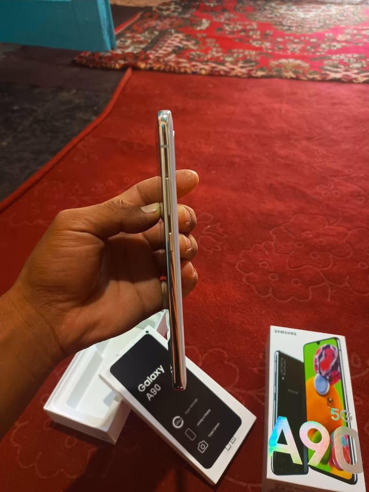 Samsung A90 yengi dakumet karobka