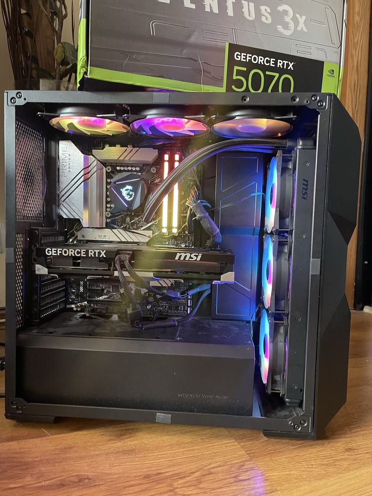 Геймърски компютър/ I7 13700K/Водно/32GB/RTX 5070 12GB GDDR7/2TB SSD