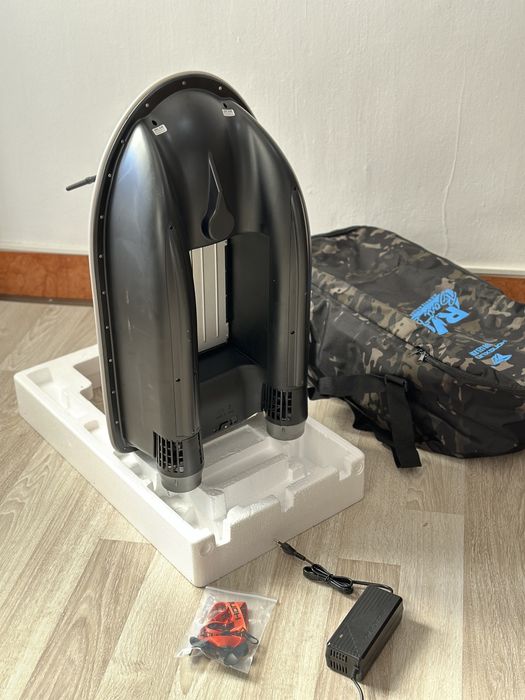 Catamaran/Navomodel/barcuta plantat design Carbon /viteza 500metri