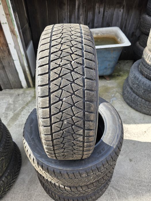 Anvelope de iarna 215 60 17 brigestone