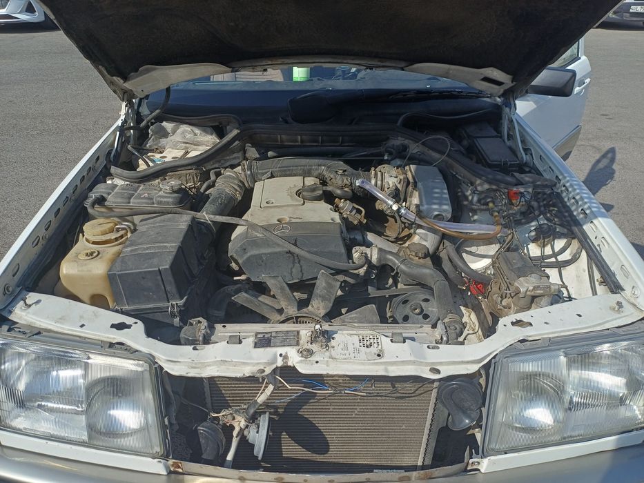 Продаю машину мерседес