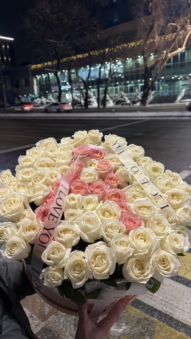 Цветы в коробке 85 роза