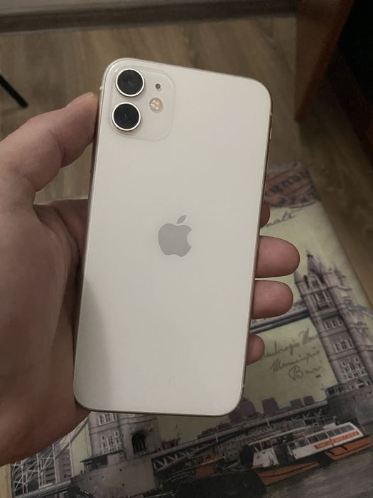 Iphone 11 liber de retea . Alb