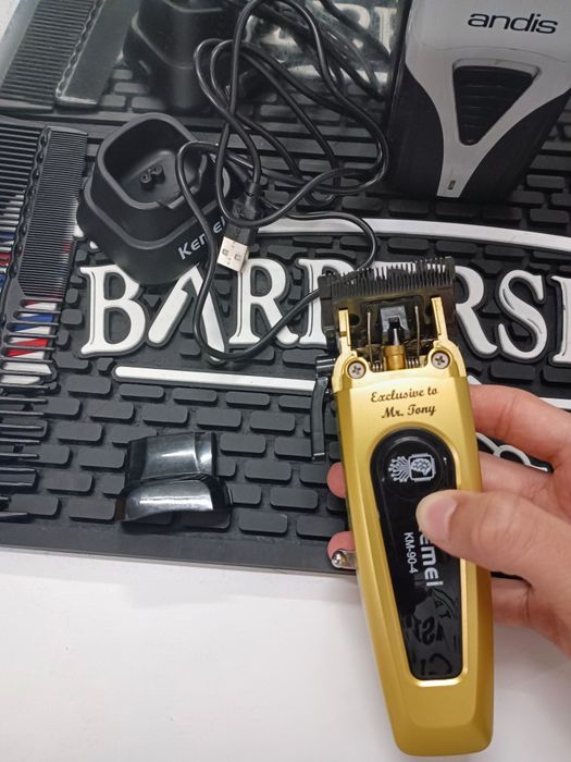 Професионална машинка за подстригване kemei 2035