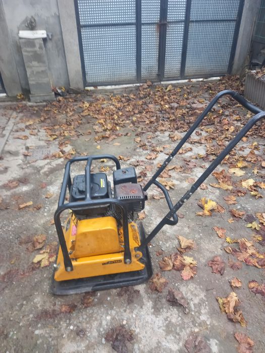 Трамбовка Вибро плоча LUMAG