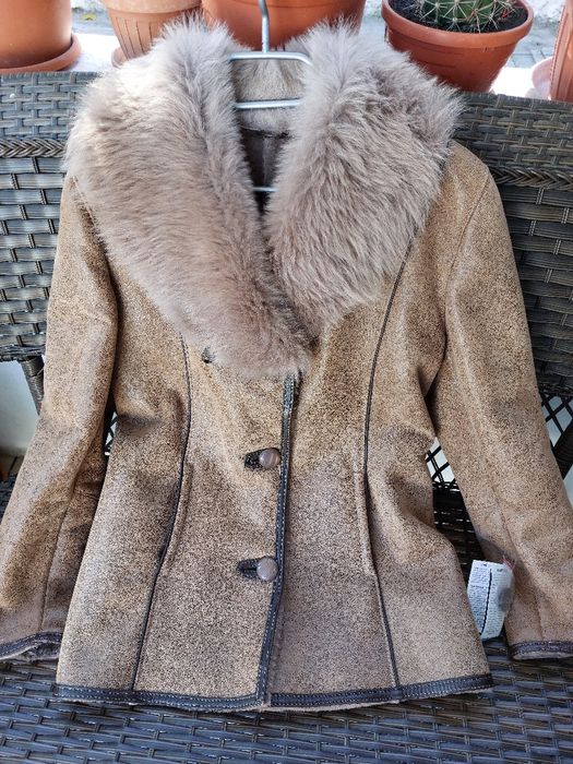 Cojoc nou cu eticheta, model superb, blana naturala