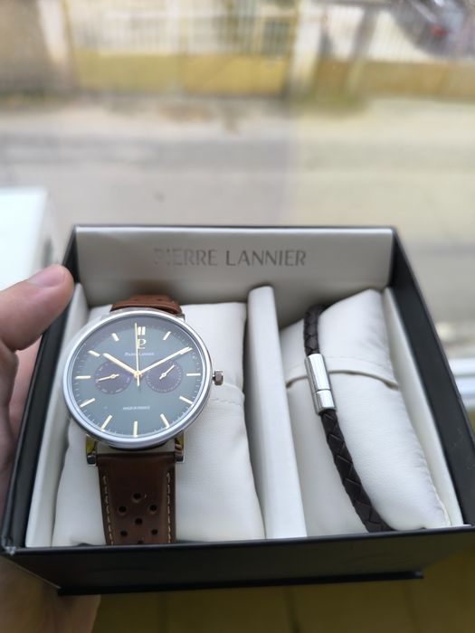 Чисто нов часовник Pierre Lannier Essential 387D174