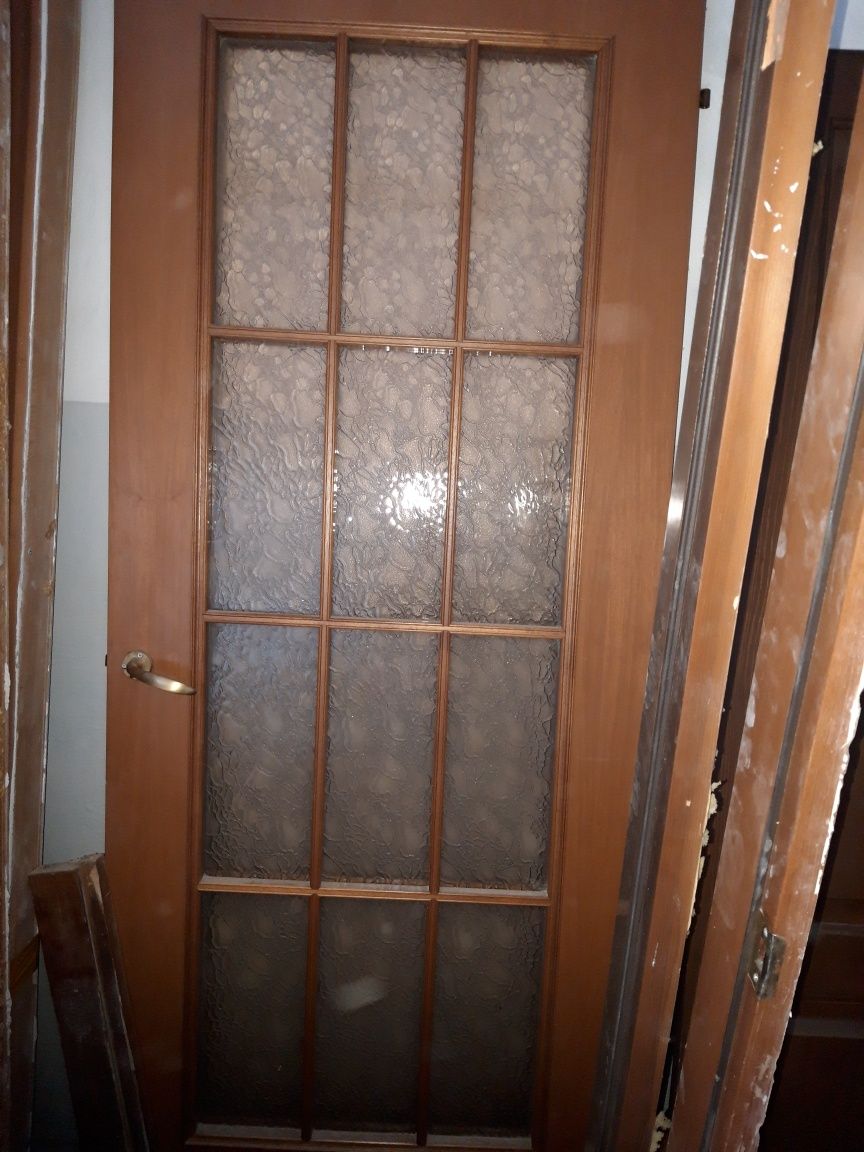 Продаются 2 Двери б/у
