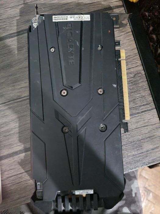 Vand placa video gtx 1050 varianta de 2 gb