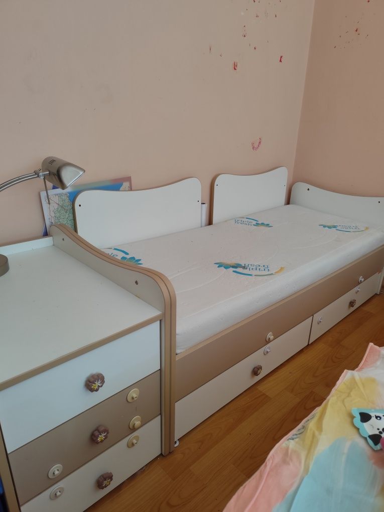 Продавам детско легло