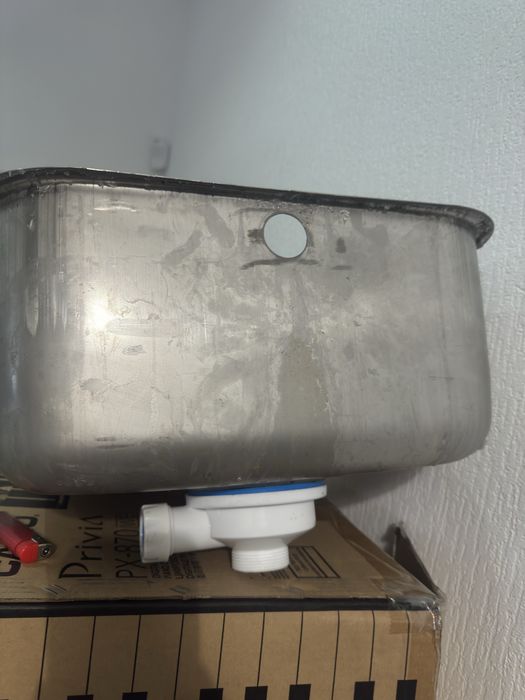 Продам кухонную раковину