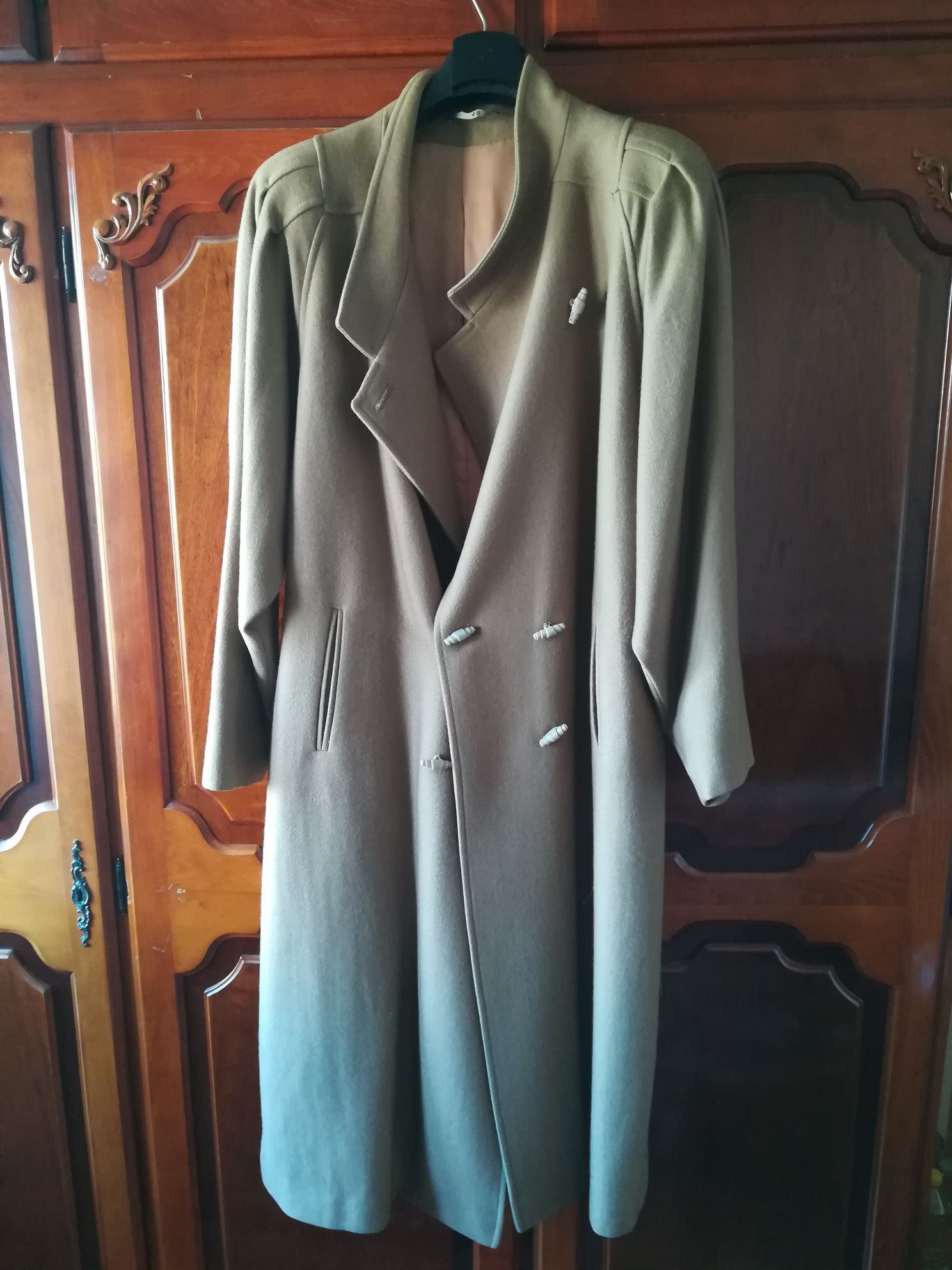 Vând haina blana naturala vizon si palton stofa vintage bej.