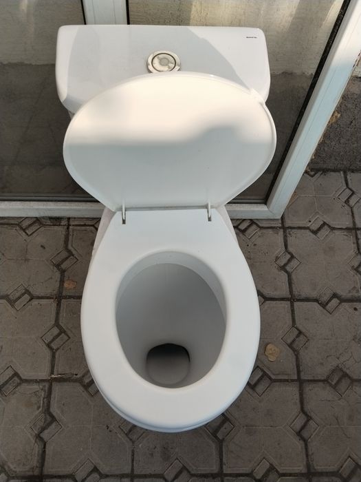 Унитаз продам в робочем состянии без трешин