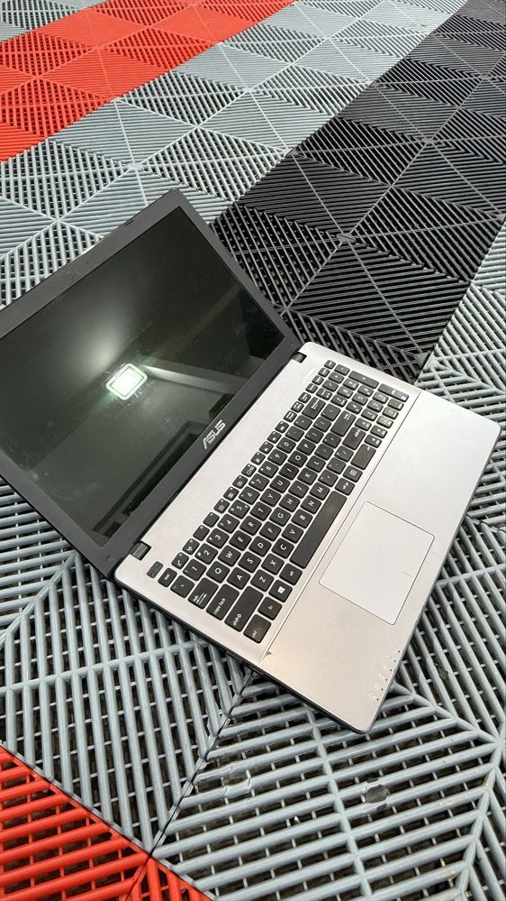 Laptop Asus 500GB SSD 4GB RAM