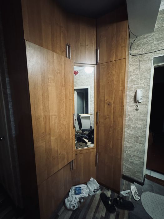 Угловой шкаф для прихожей