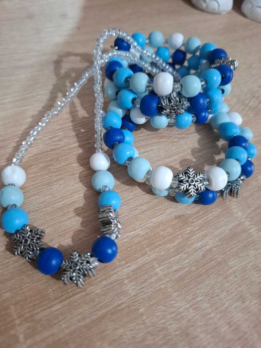 комплекти  гривни и колие  " Снежинки "