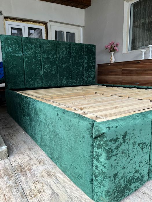 Pat tapitat verde catifea