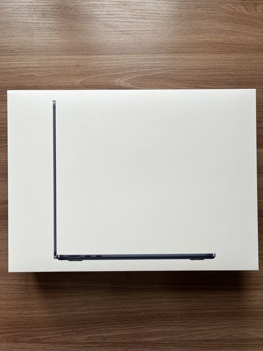 MacBook Air M2 • 16/256