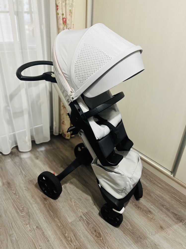 Vând cărucior Stokke v6 Ediție Specială - athleisure pink XL