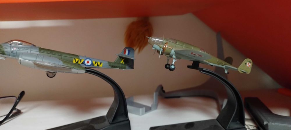 продавам самолети в мащаб 1:72 и 1:144 и 1:200