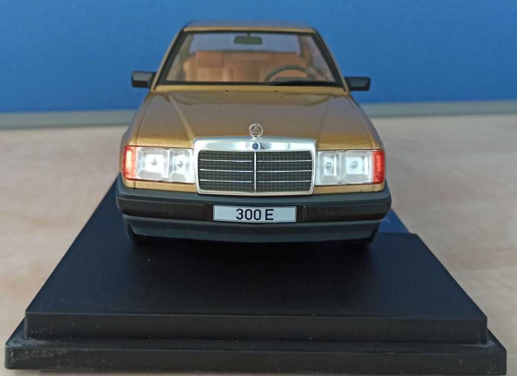 Macheta Mercedes Benz 300E E-Class W124 1984 gold- MCG 1/18