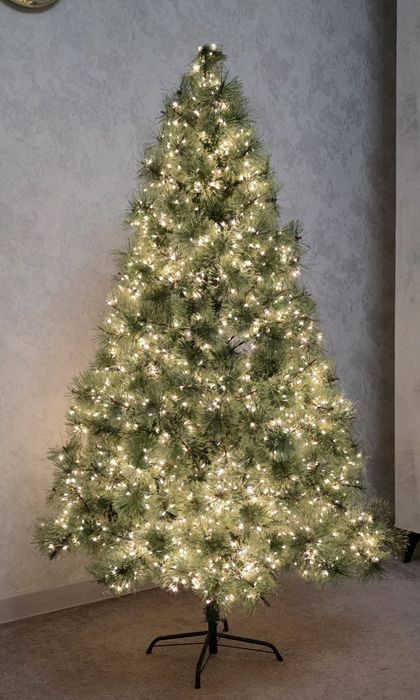 Продам новогоднюю ёлку с гирляндой роса