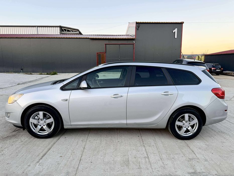 Opel Astra J 2012