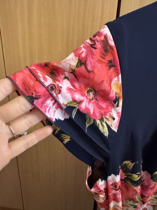 Rochie cu motiv floral din voal