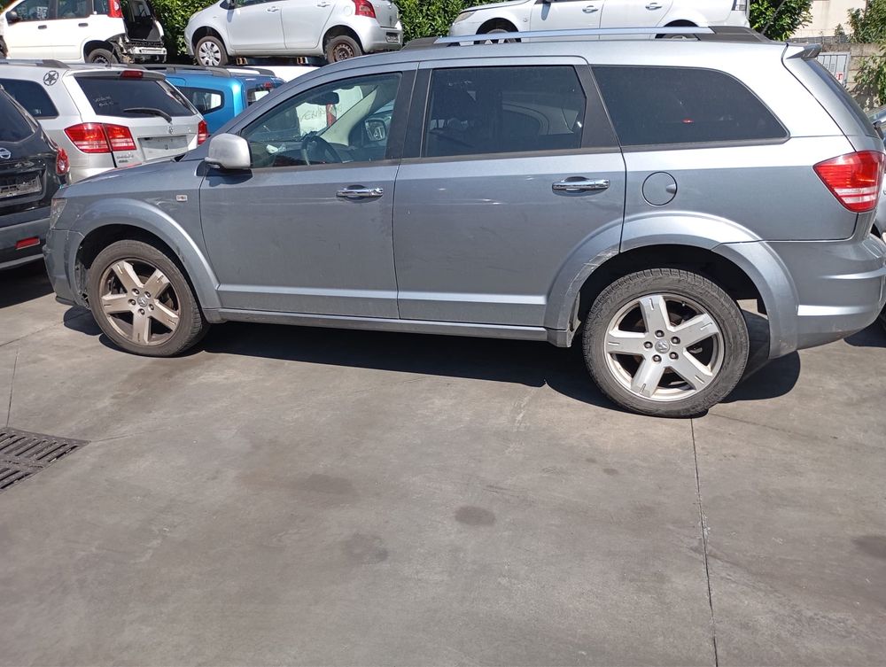 Dezmembrez Dodge journey 2.0 diesel bwd an 2008