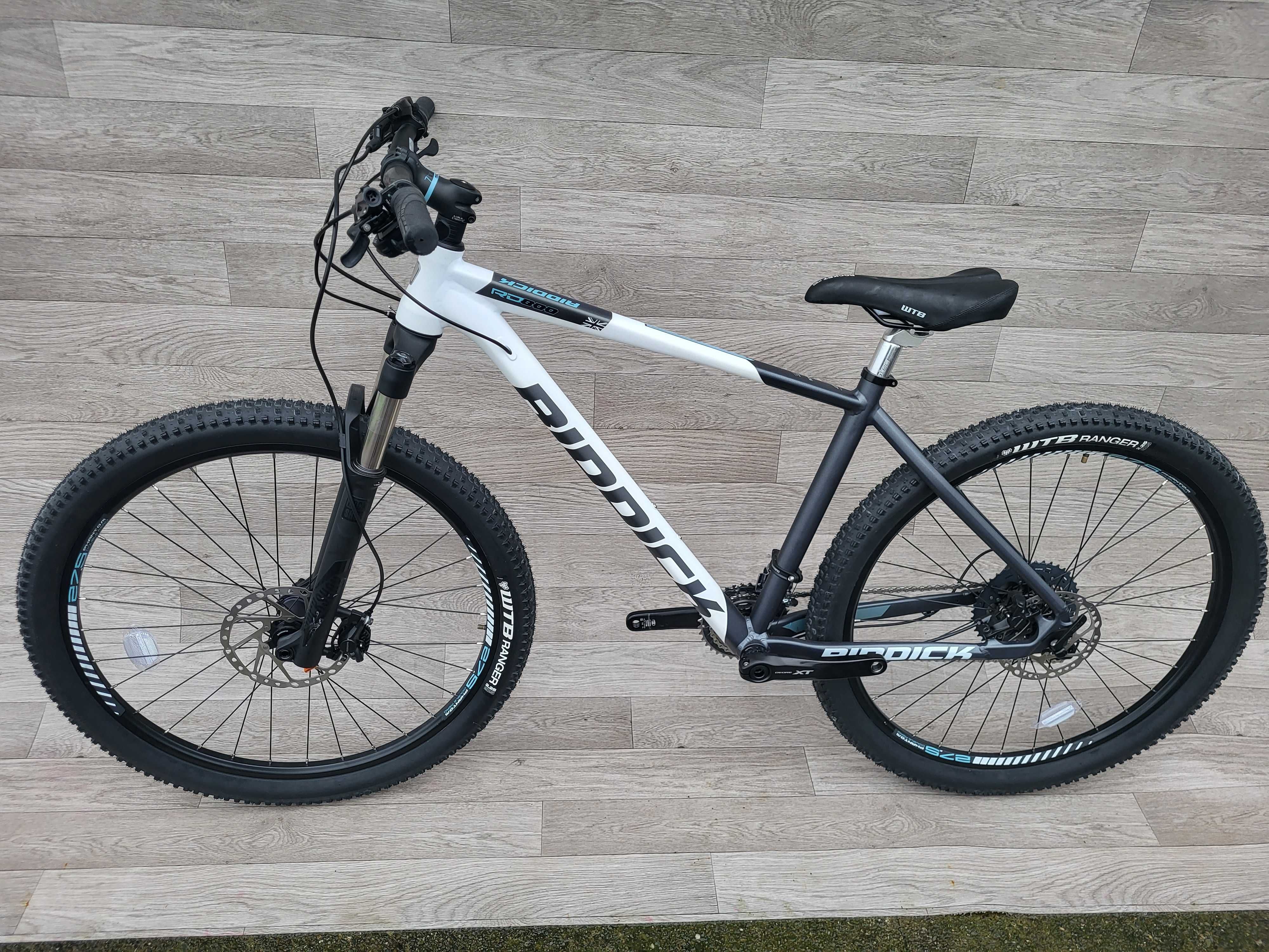 Riddick nouă, echipamente Shimano XT,  furca ROCK-SHOCK