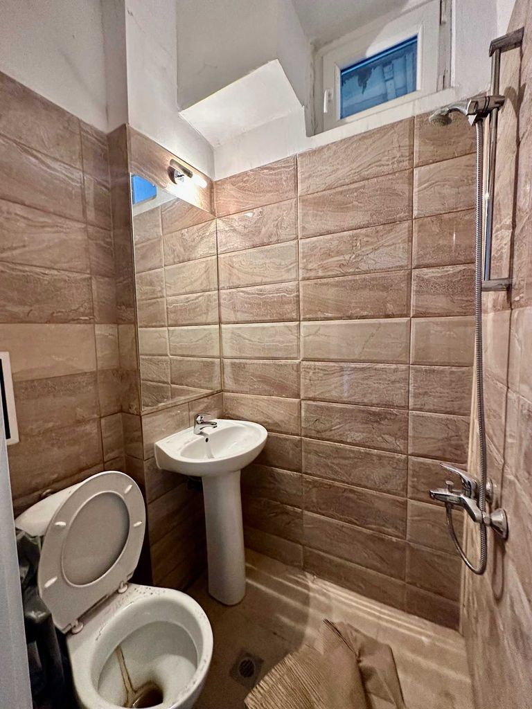 Дава се под наем Тристаен апартамент в София, Лозенец - 80 кв.м за 612 € - Снимка #2