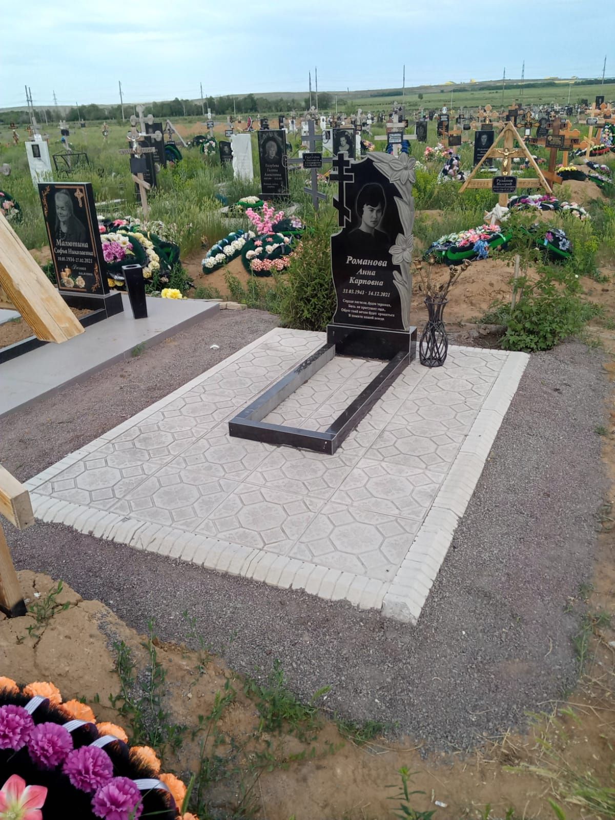 Установка памятников, оградок, облагораживание
