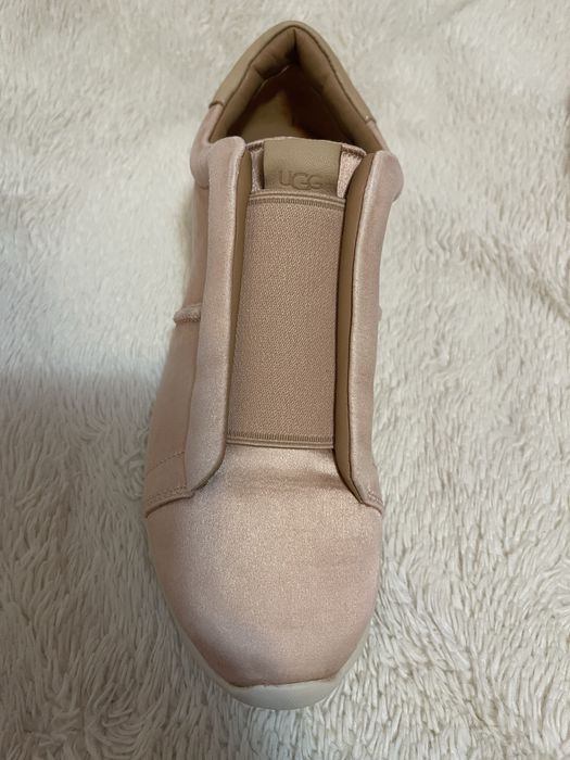 Adidasi UGG roz pudra