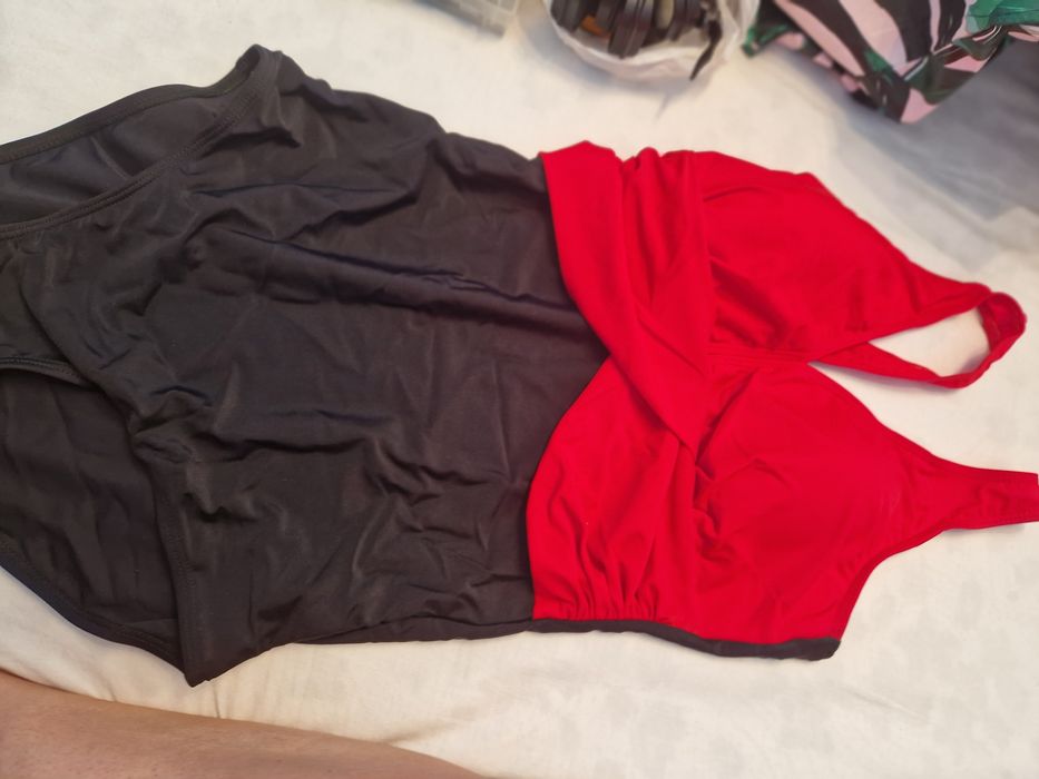 Costum baie M negru cu rosu