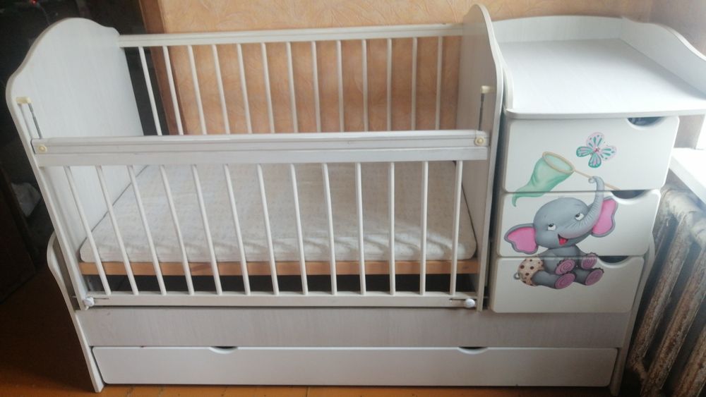 Продам детскую кроватку 3в1