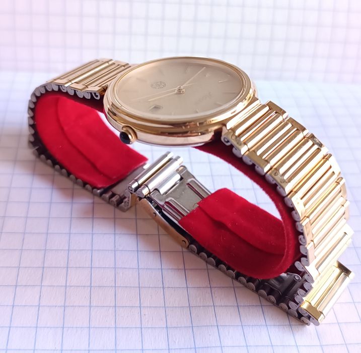 Часы кварцевые юбилейные от фирмы SAMSUNG